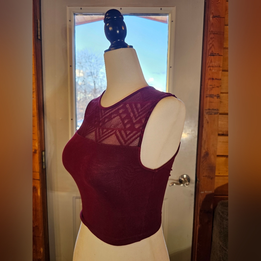 Aztec crop top - Picture 2 of 3